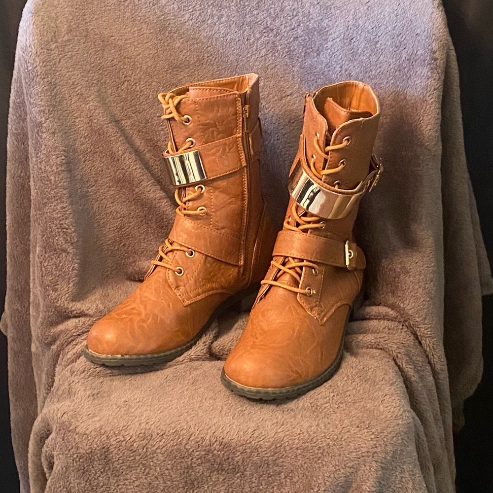 👠Wild Diva Lounge Woman’s Tan Boots Size 8 1/2